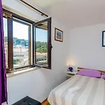 Apartments & Rooms Mihajica